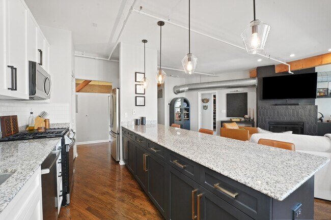 Building Photo - 520 W Huron St