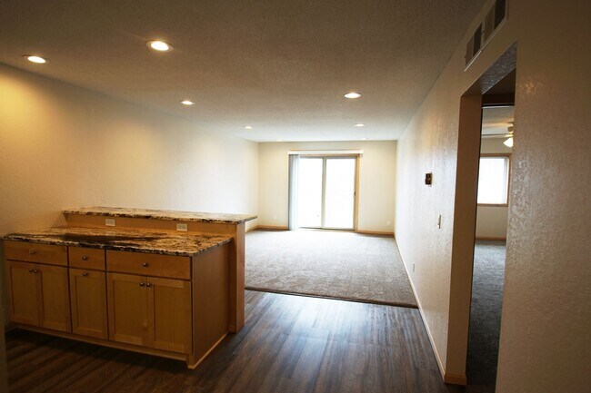 Building Photo - Pinto Suite