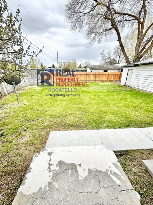 Building Photo - MOVE IN SPECIAL - 4 Bed 2 Bath House - PET...