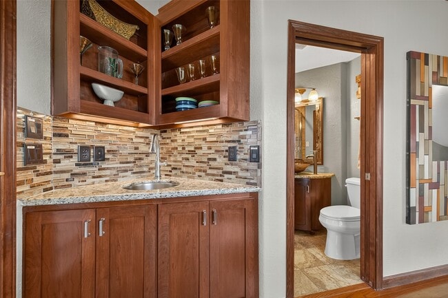 Building Photo - 1623 Lake Arbor Dr