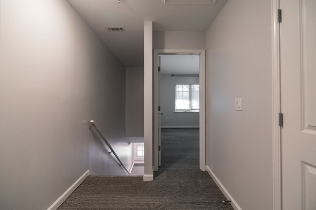 Building Photo - 3-Bedroom Townhouse in the Summit of Athens