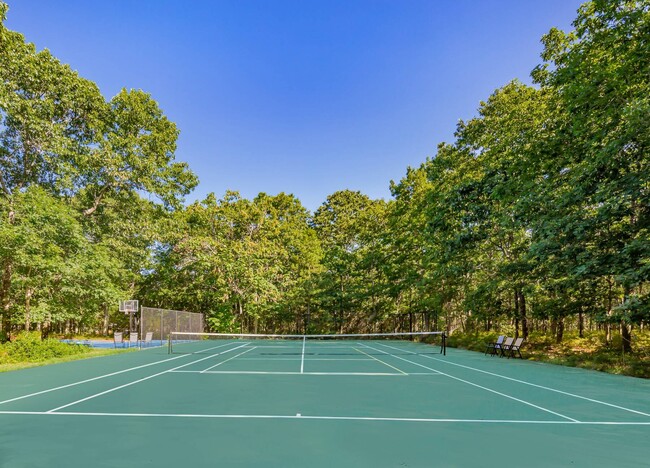 Building Photo - 528 Wainscott NW Rd