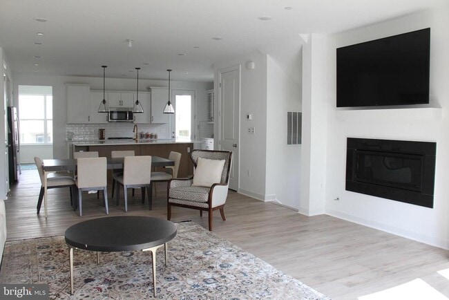 Building Photo - 4975 Longmire Wy