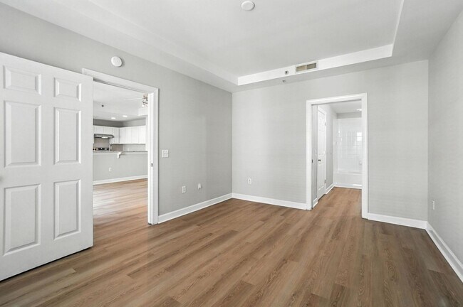 Building Photo - Uptown Condo!