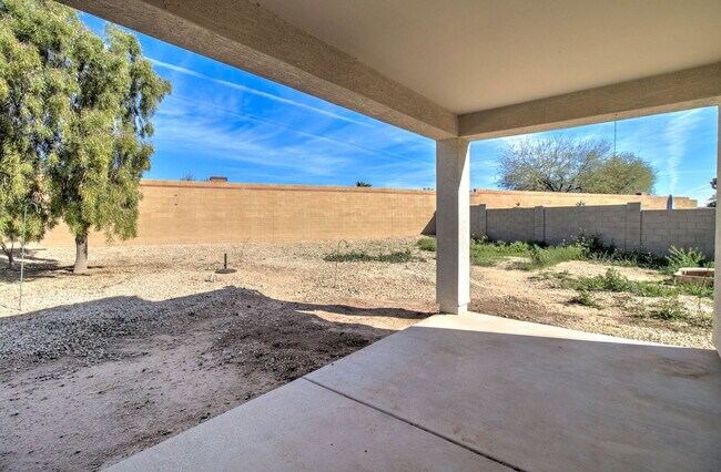 Building Photo - 42098 W Balsa Dr