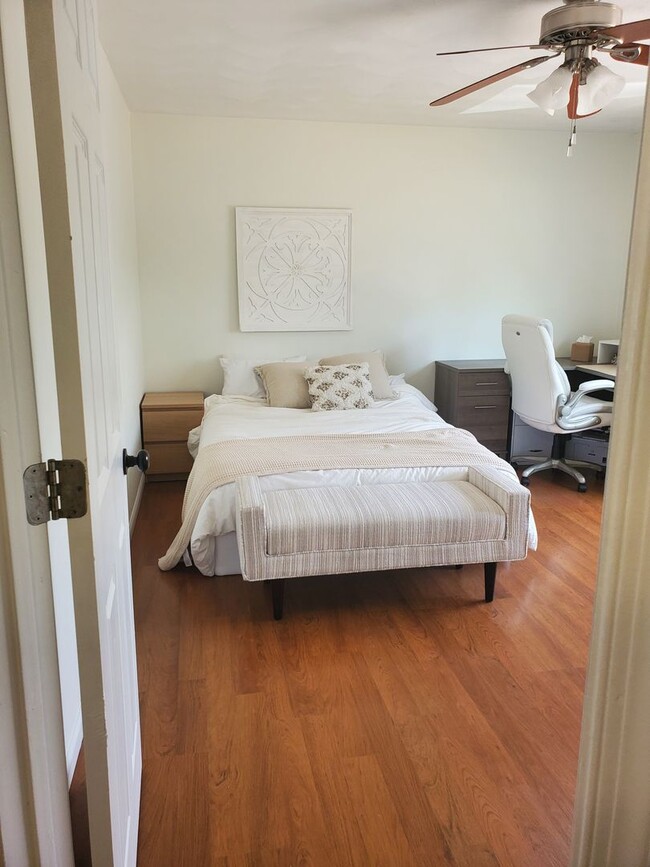 Building Photo - Deep Creek