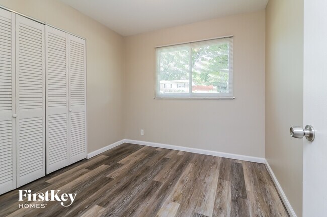 Building Photo - 11091 Saxonhall Dr