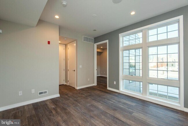 Building Photo - 1340 S 13th St