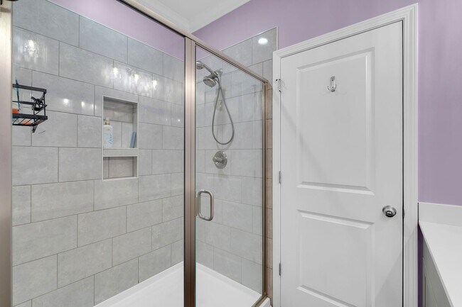 Building Photo - Beautiful Fully Furnished.