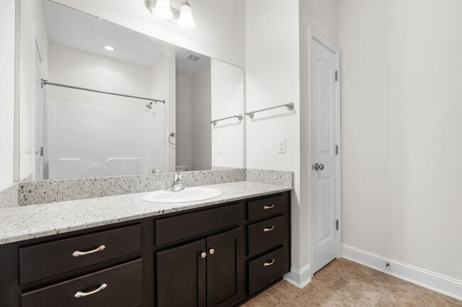 Building Photo - 102 Ledbury Cove