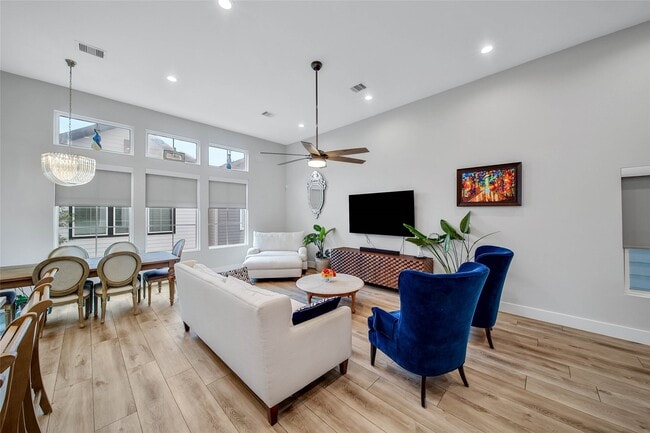 Building Photo - 814 Thornton Rd