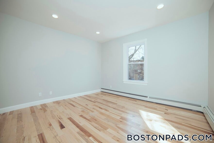 Building Photo - 10 Duffley Ct