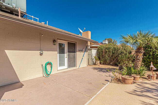 Building Photo - 6243 W Cholla St