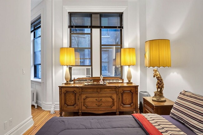 Building Photo - 545 W 111th St