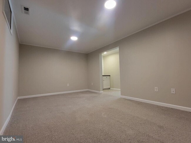 Building Photo - 216 Monticello Square