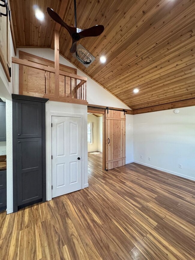 Building Photo - Charming Remodeled Cottage Home in Oak View