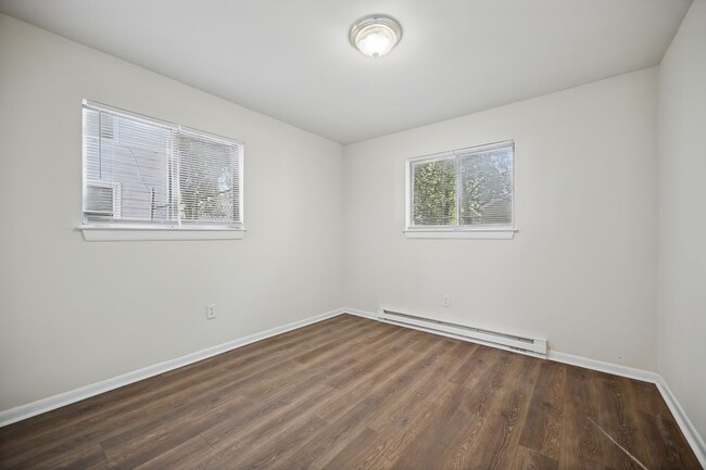 Building Photo - 1037 37th St