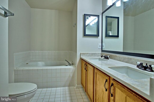 Building Photo - 6285 Clay Pipe Ct
