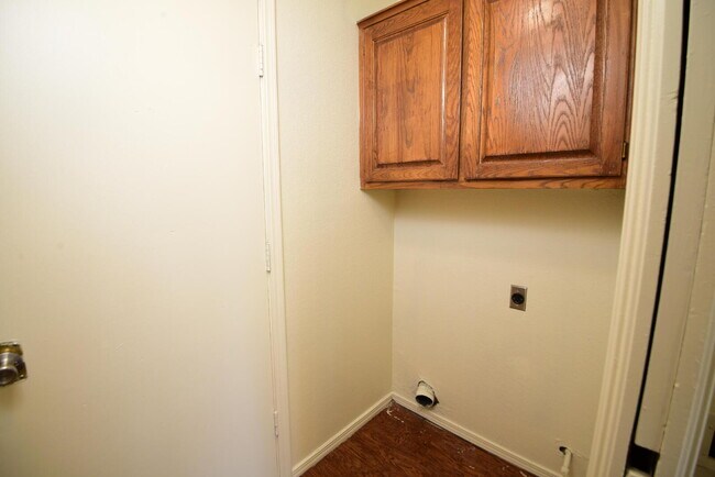 Building Photo - Spacious 3-Bedroom Home in Jenks School District with Bonus Loft & Private Patio