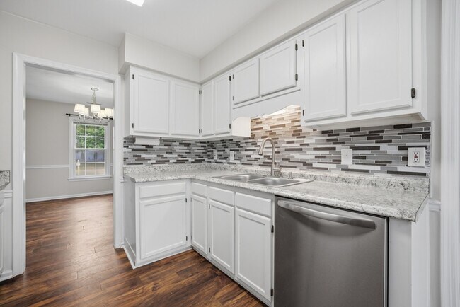 Building Photo - 2252 Newstead Dr
