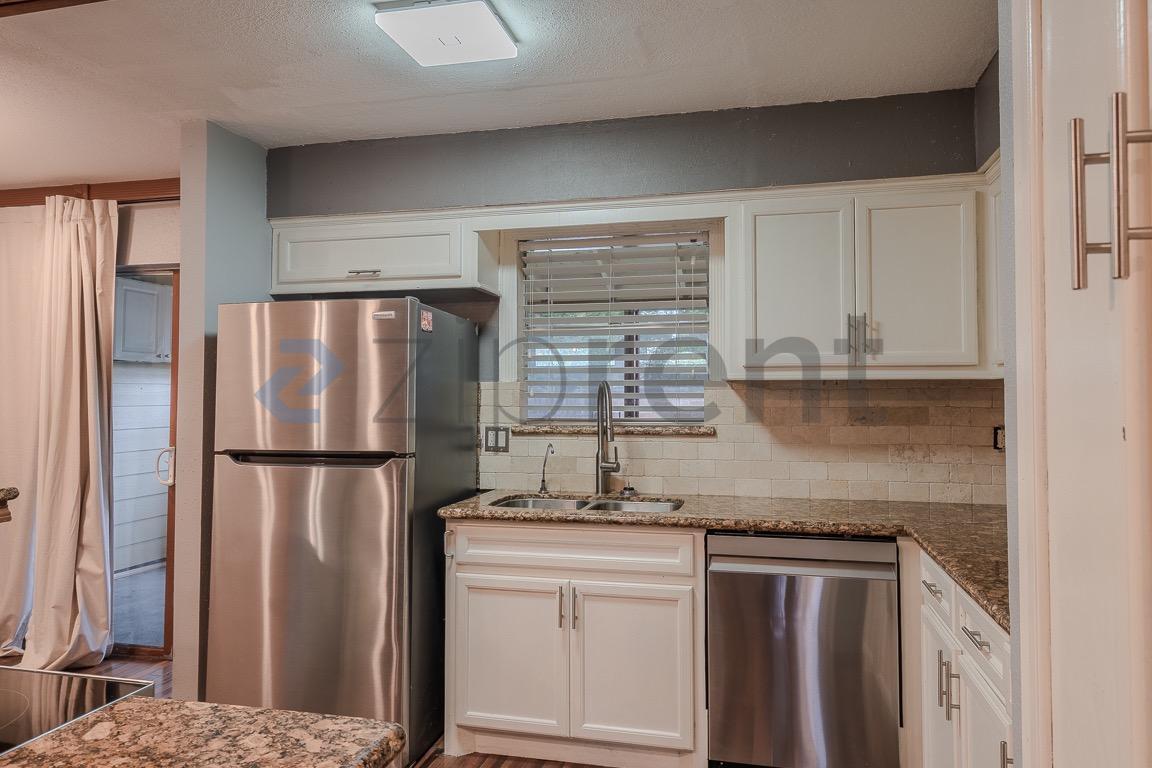 Building Photo - Unit 403