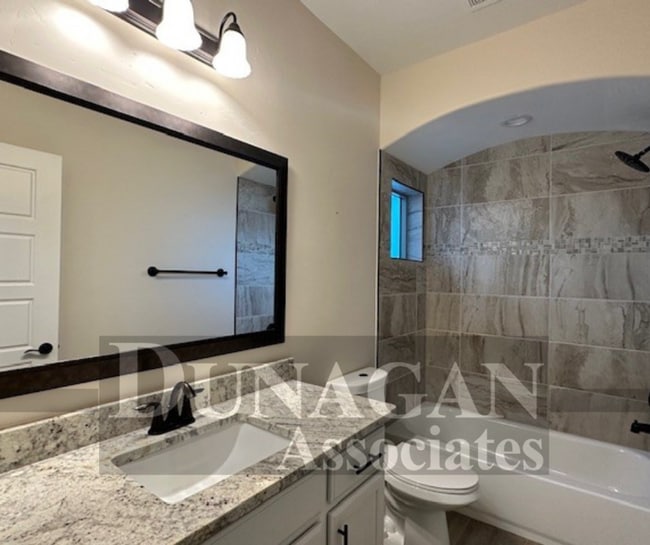 Building Photo - Beautiful 3 Bedroom, 2 Bath home - Corner Lot!