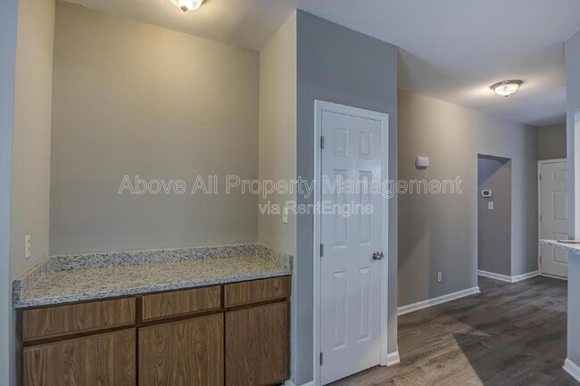 Building Photo - 6020 Winterpointe Ln