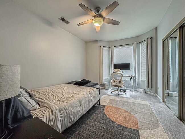 Building Photo - Stylish 3 Bed 3 Bath Condo With Large Balcony in Desired Riverbend at Cascades - Water Included