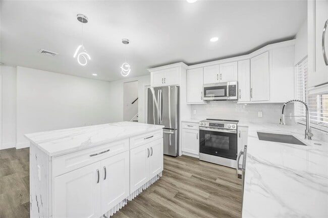 Building Photo - 11728 Raintree Dr