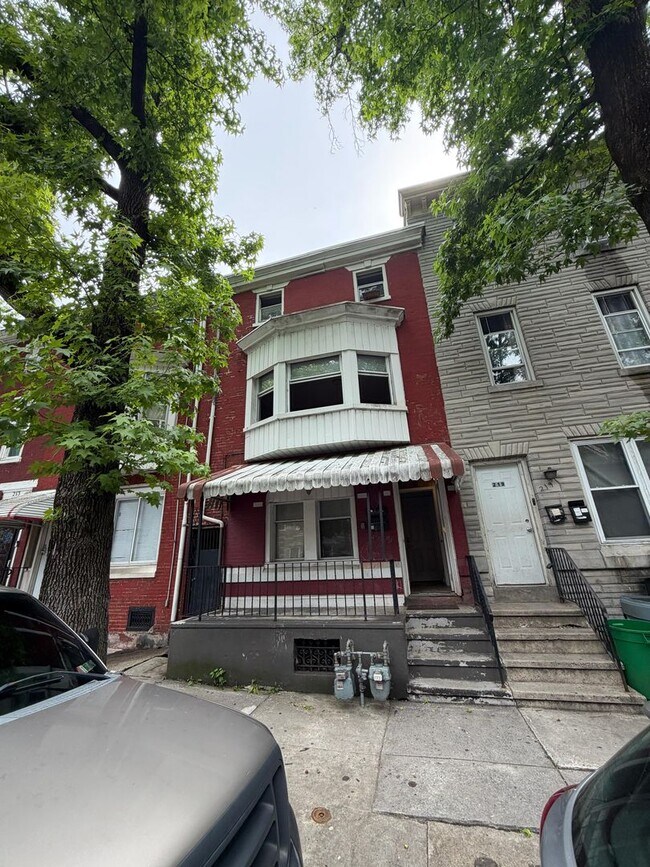 Building Photo - 217 S 4th St