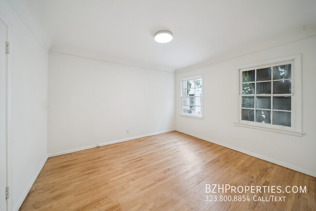 Building Photo - 1047 S Holt-