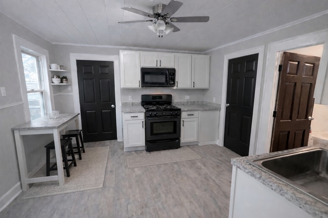 Building Photo - 3 Bedroom 1 Bath Single Family Home