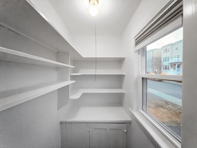 Building Photo - 21 Bradwood St