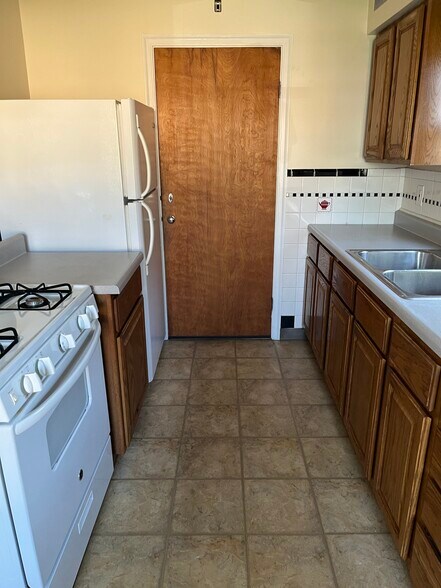 Kitchen - 3756 Wilmar Dr