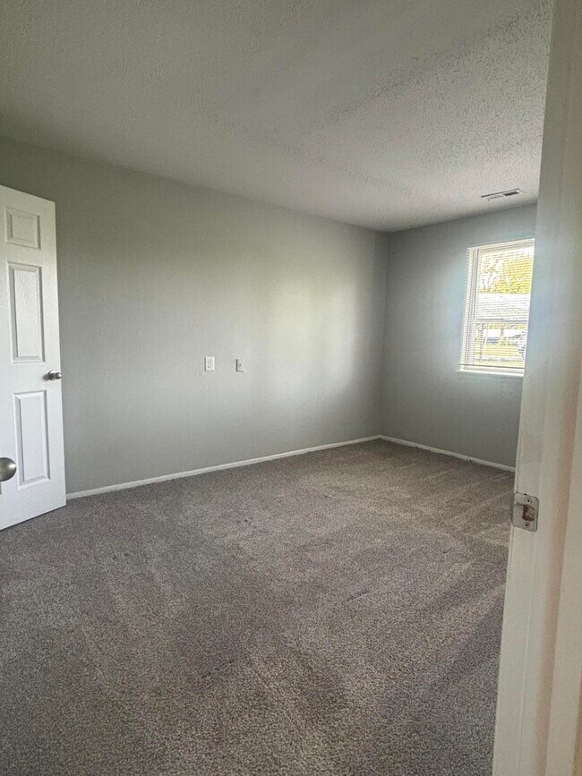 Building Photo - 131 Canfield St