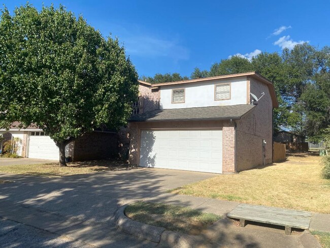 Primary Photo - 1704 Willow Ln