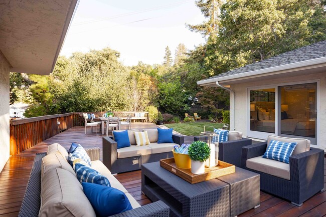 Building Photo - Luxurious Short Term Lease in Atherton: Ov...