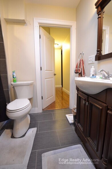 Building Photo - 10 Greylock Rd