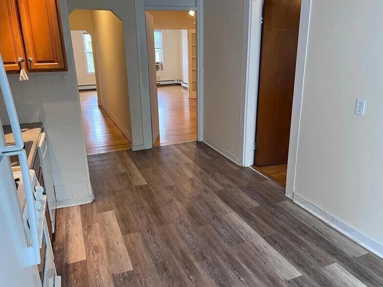 Building Photo - 82 Hampshire St