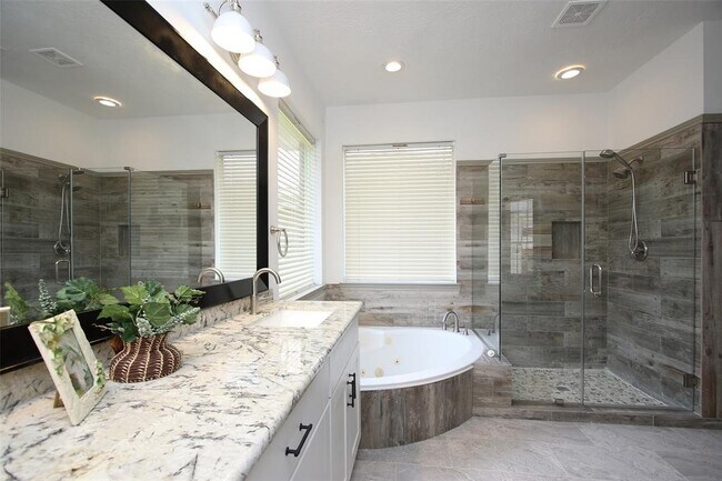 Building Photo - 5522 Island Breeze Dr