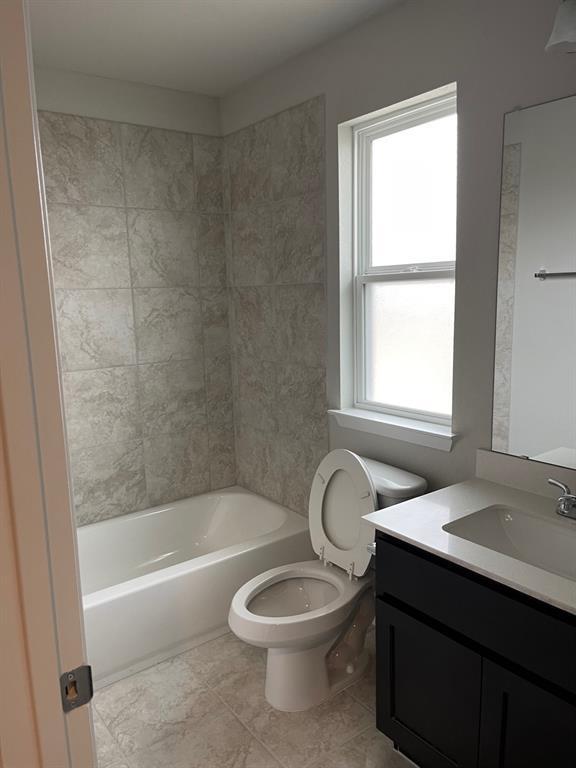 Building Photo - 100 Crescent St