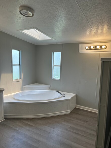 Building Photo - 4329 W Park Row Blvd