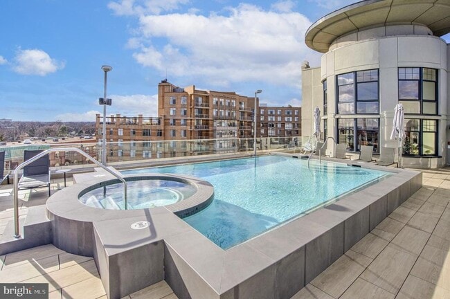 Building Photo - 1021 N Garfield St