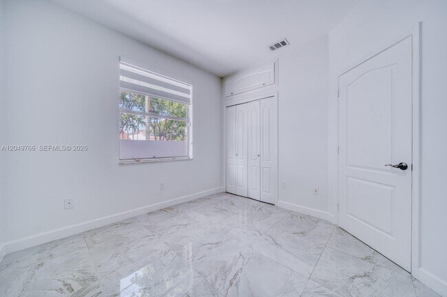 Building Photo - 15950 SW 71st Terrace