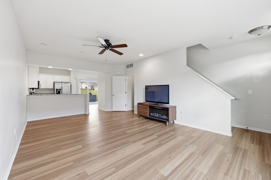 Building Photo - 1656 Nature Dr