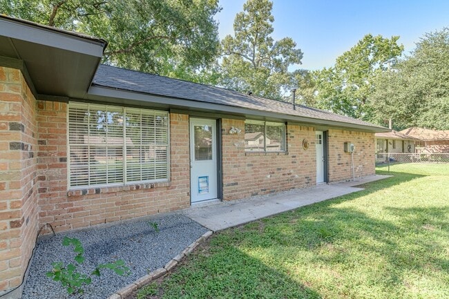 Building Photo - 3402 Gary Ln
