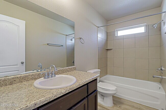 Building Photo - 14321 Paraiso Dr