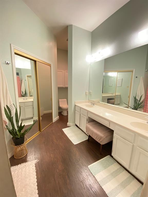 Building Photo - 9309 Roxanna Dr