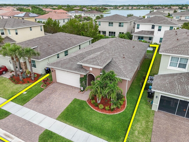 Building Photo - 1277 NW Leonardo Cir