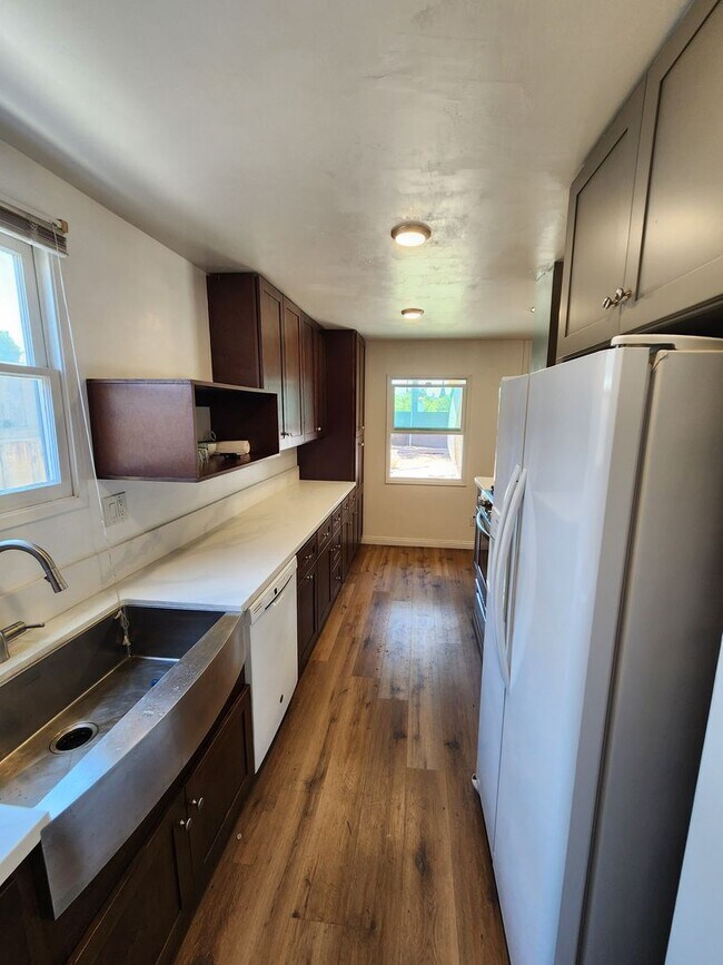 Building Photo - 3 Bedroom Single Story House in San Carlos